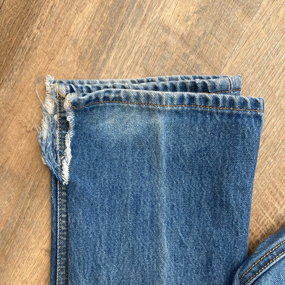 Vintage Levi's Women's High Rise Jeans - Classic Blue - Picture 8 of 15
